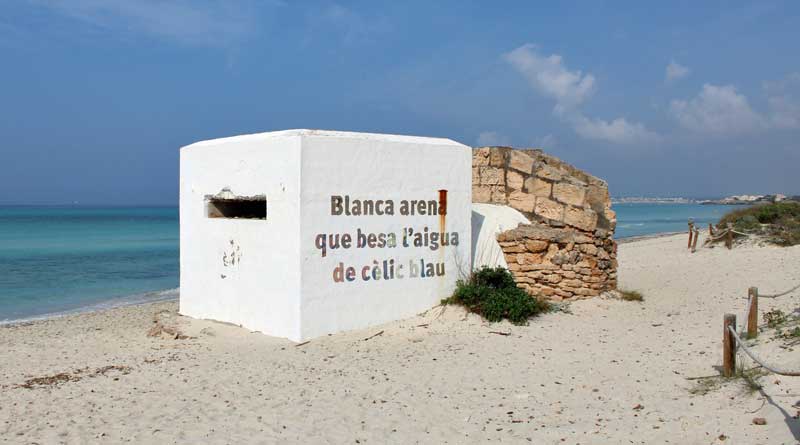 Bunker am Strand Es Trenc
