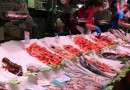 Fischstand in Markthalle