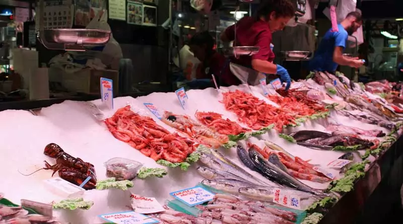 Fischstand in Markthalle