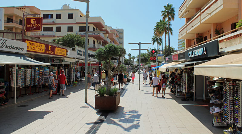 Neue Fußgängerzone in Cala Millor kurz vor Fertigstellung